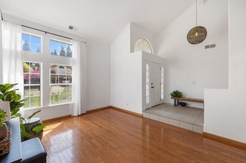 186 Baurer Cir, Folsom CA  95630-6786 exterior