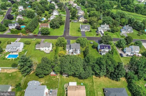 100 Brook Meadow Cir, Shrewsbury PA  17361-1236 exterior