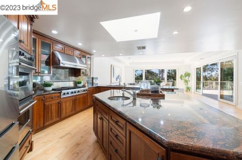 560 Elysian Fields Dr, Oakland, CA 94605-5010