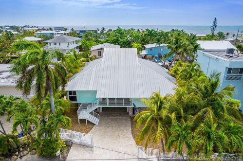 203 Wildwood Cir, Key Largo, FL 33037-4220