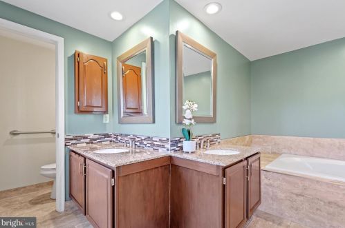 9625 Woodedge Dr, Springfield VA  22015-3017 exterior