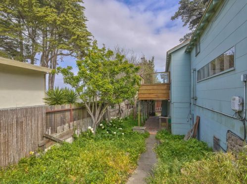 1046 Balboa Ave, Del Monte Park CA  93950-2102 exterior