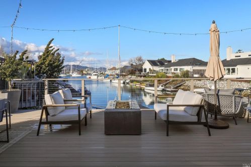 221 Martinique Ave, Tiburon CA  94920-1044 exterior