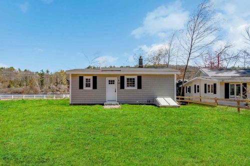 132 Moose Club Park Rd, Goffstown NH  03045-2657 exterior