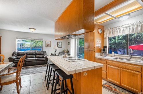 108 Duchess Ct, Windsor CA  95492-8043 exterior