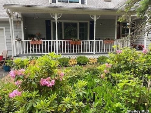 57 Christian Ave, Strongs Neck, NY 11733-1427