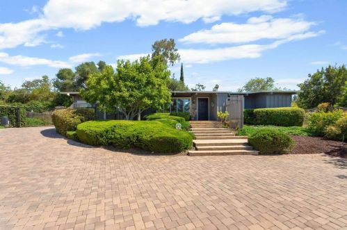 1037 Cypress Dr, Vista, CA 92084-7045