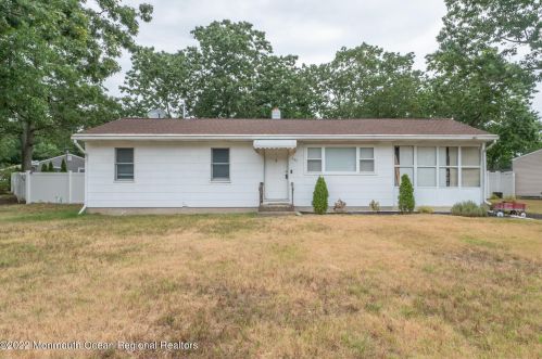 143 Stephan Rd, Bricktown, NJ 08724-7035