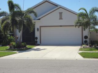 706 Parker Den Dr, Ruskin, FL 33570-2054