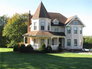 1295 Foxwood Dr, Hermitage, PA 16148-3166