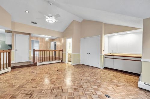 21 Lake Rd, Woodbury CT  06798-2326 exterior