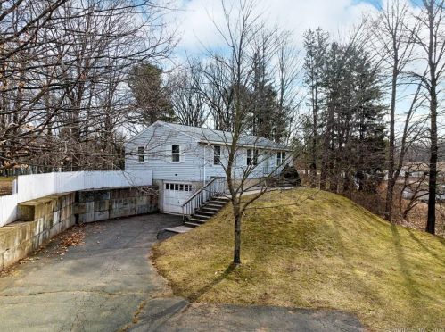 881 Parker St, Manchester, CT 06042-2276