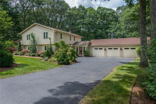 26 Timberland Dr, Lincoln, RI 02865-1024