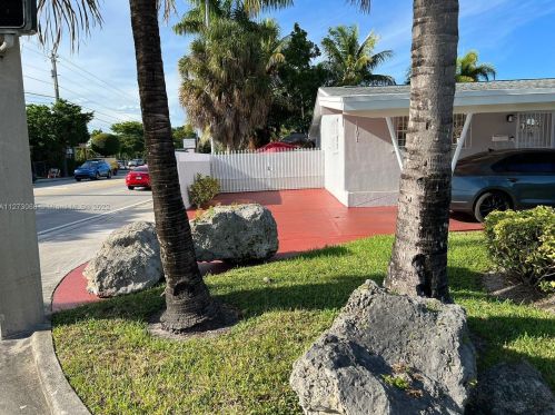1191 53rd St, Hialeah FL  33012-2422 exterior