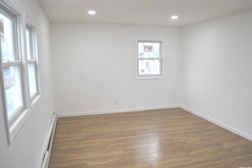 1141 Connetquot Ave, Central Islip, NY 11722-3415