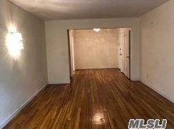 11 Wooleys Ln, Great Neck, NY 11023-2124
