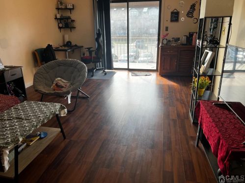 141 Beverly Hills Ter, Woodbridge NJ  07095-4007 exterior