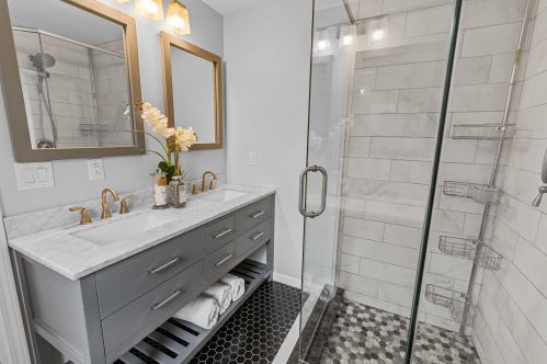 2414 Lagoon Ct, Thiensville WI  53092-5549 exterior