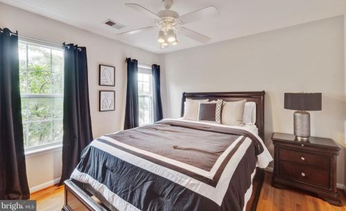 8701 Lords View Loop, Gainesville VA  20155-5806 exterior