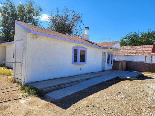 16857 Tracy St, Victorville, CA 92395-3721