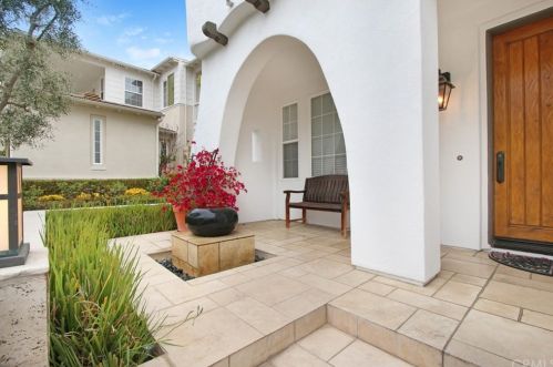 24613 Garland Dr, Santa Clarita CA  91355-4962 exterior