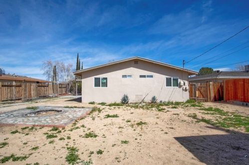 15144 Las Piedras Dr, Victorville CA  92395-3628 exterior