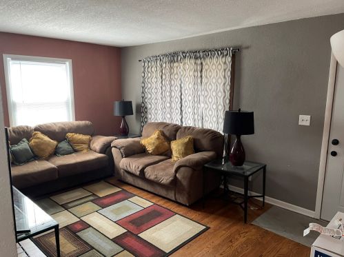 5852 68th St, Milwaukee, WI 53218-1808