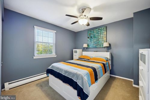 609 Crestwyck Dr, Norristown PA 19406-1574 exterior