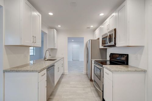 1011 17th St, Boynton Beach, FL 33426-5421