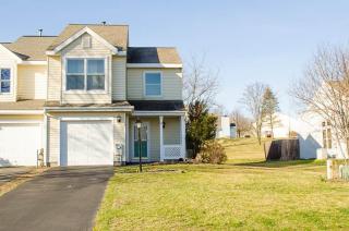 30 Plaza Ave, Defreestville, NY 12144-9660