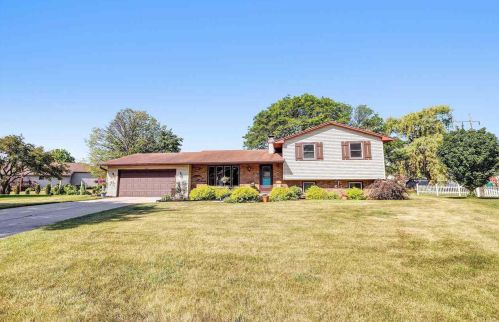 721 Jamestown Ct, Green Bay, WI 54301-1131
