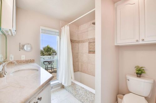 25314 Intrepid Ln, Galveston TX  77554-6612 exterior