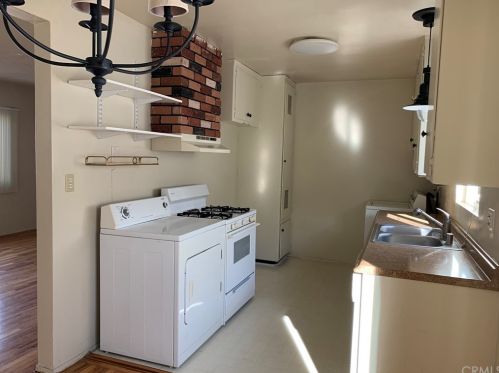 2520 Carnegie Ln, Redondo Beach CA  90278-3864 exterior