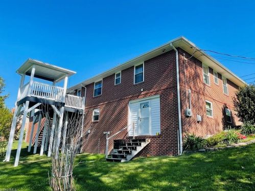 127 Pineview Dr, Mount Airy NC 27030-5145 exterior