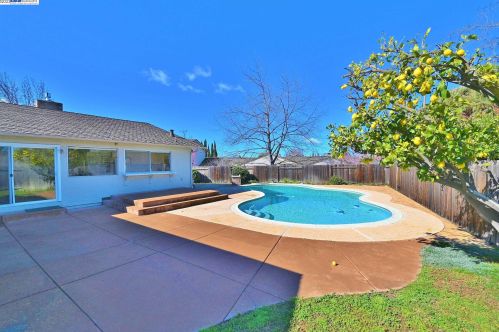 1524 Naples Ct, Livermore, CA 94550-6150