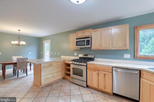 194 Jonathan Way, Red Lion PA  17356-9044 exterior