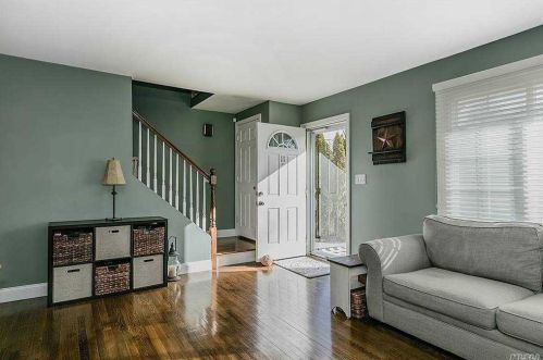 11 Locust Pl, Huntington Station NY 11746-4233 exterior