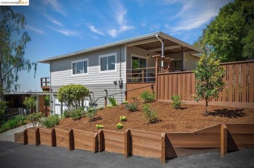 3108 Carlsen St, Oakland, CA 94602-4037
