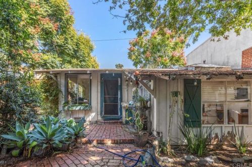 273 Hillcrest Dr, Encinitas CA 92024-1562 exterior