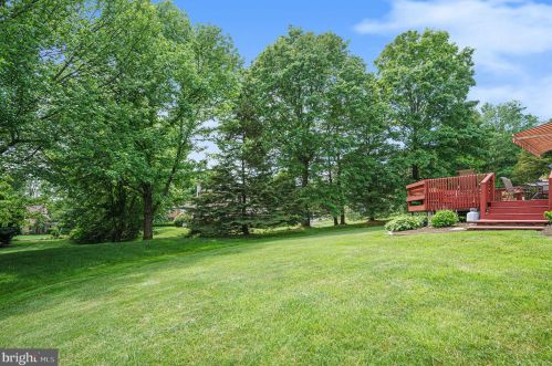 13 Beth Dr, Prospectville PA 19002-1930 exterior