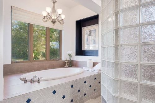 583 Lora Ln, Tarpon Springs FL 34688-9058 exterior