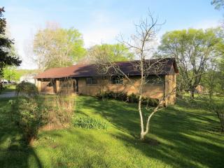 1833 Hillwood Dr, Fayetteville, TN 37334-3709