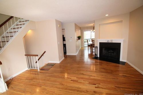 9 Farview Ave, Danbury, CT 06810-5506