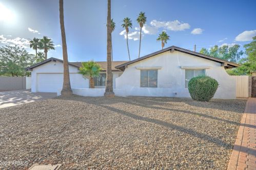 2814 Las Palmas Cir, Mesa, AZ 85202-7877