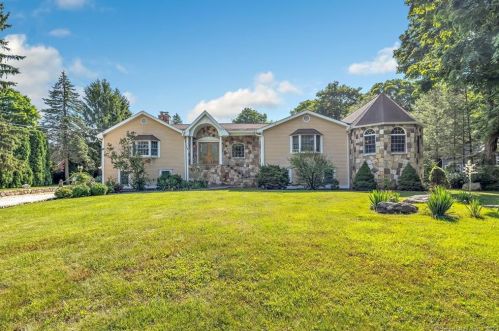 1166 Daniels Farm Rd, Bridgeport, CT 06611-2651