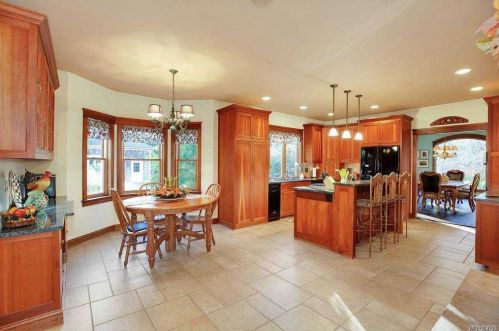 2600 Paradise Point Rd, Southold NY  11971-5109 exterior