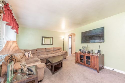 1044 Thornwood Dr, Pittsburgh, PA 15234-1167