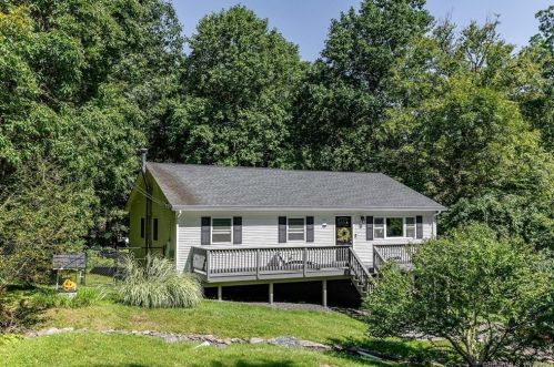 75 Candle Hill Rd, Danbury CT  06812-2412 exterior