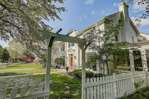 6111 Berkeley Blvd, Milwaukee, WI 53217-4316