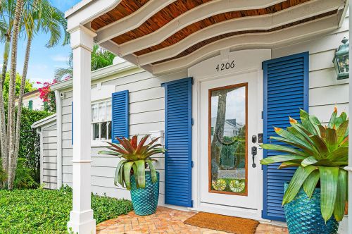 4206 Washington Rd, West Palm Beach, FL 33405-2744